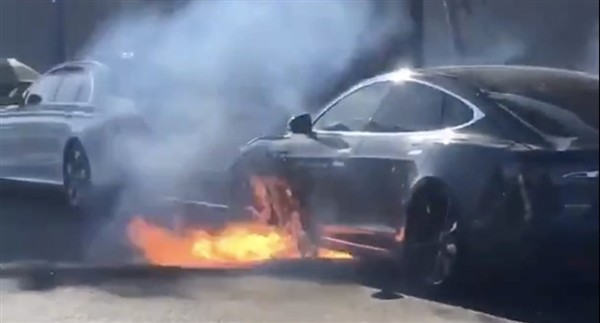 杭州铸淘网络科技有限公司：洛杉矶一辆特斯拉Model S起火自燃：幸未伤人